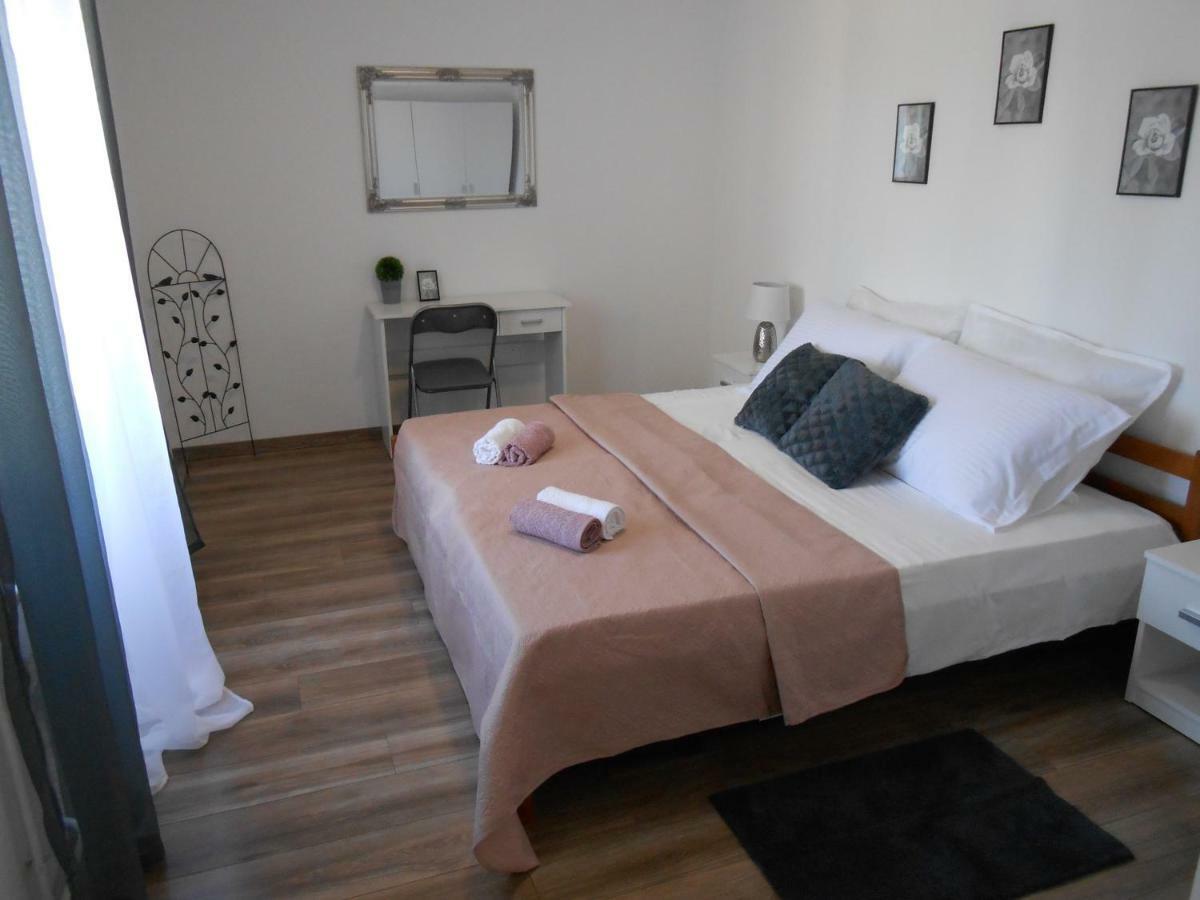 The Golden Well Apartment Rovinj Exterior photo