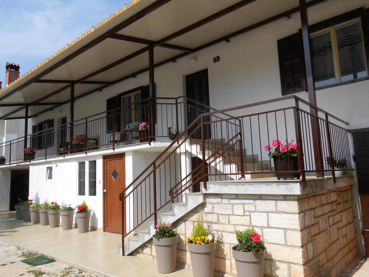 The Golden Well Apartment Rovinj Exterior photo